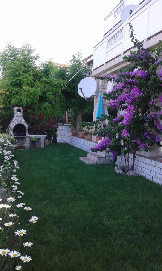 Guest House Lucija Banjol Kültér fotó