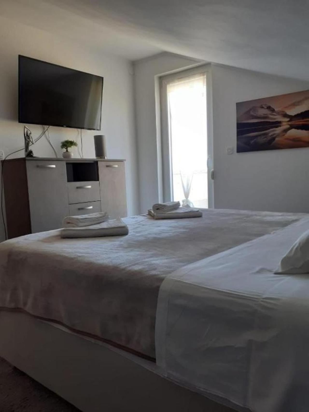 Guest House Lucija Banjol Kültér fotó