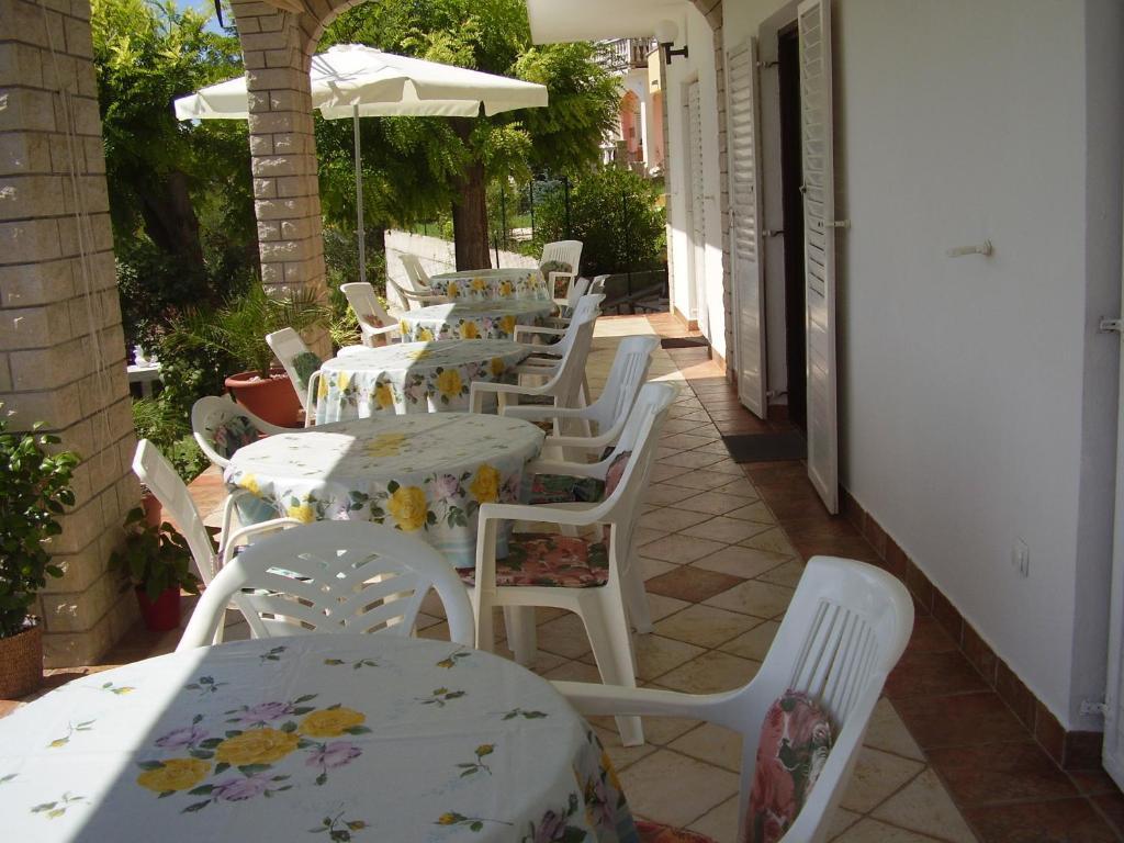 Guest House Lucija Banjol Kültér fotó